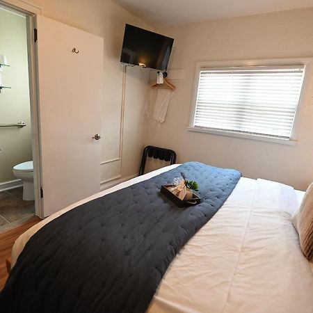 The Lakehouse Inn Geneva المظهر الخارجي الصورة